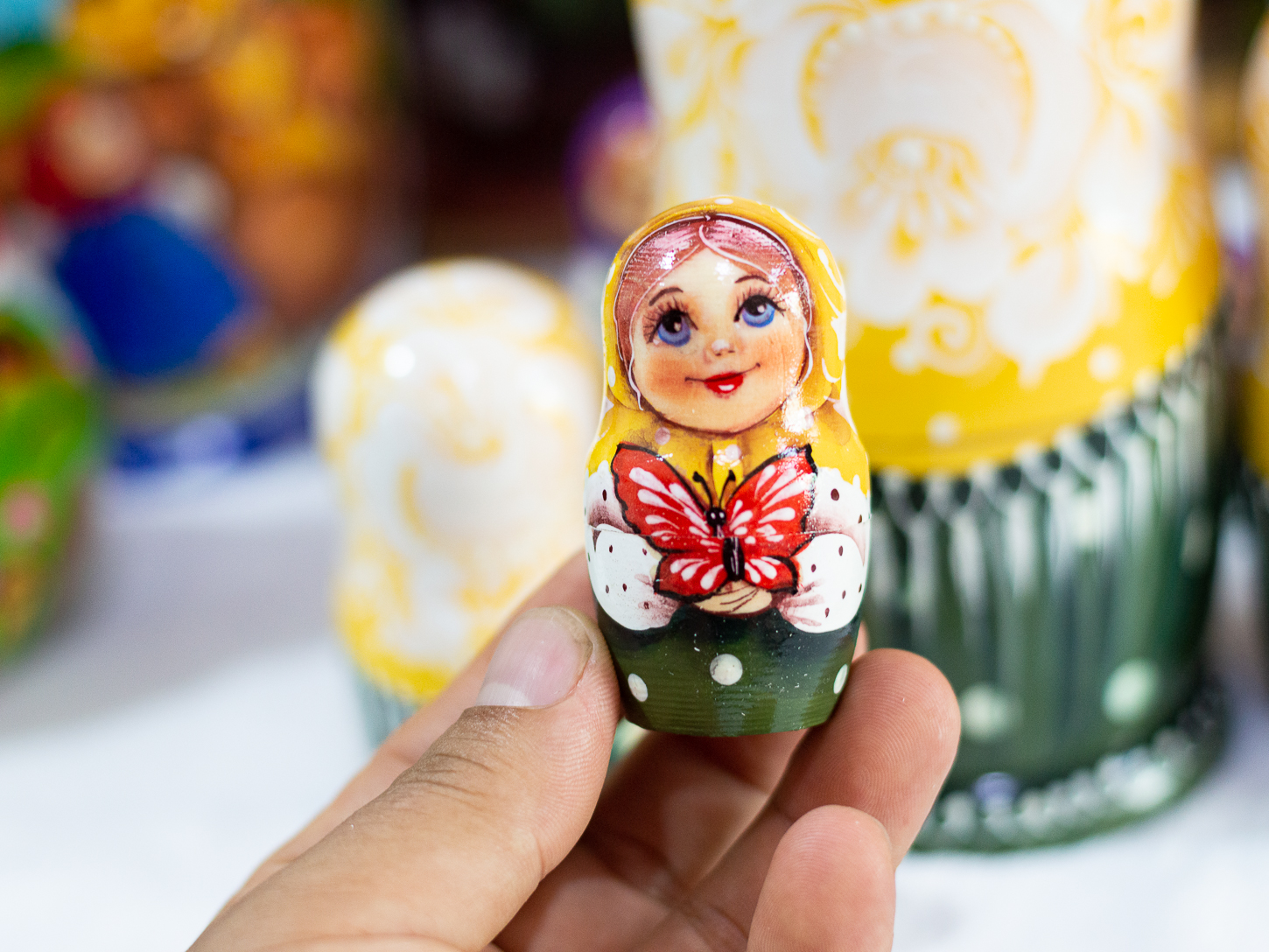 BỘ BÚP BÊ NGA MATRYOSHKA 5 LỚP 18CM HOA VĂN "MISA ÔM HOA VÀNG" RẤT ĐẸP VÀ DỄ THƯƠNG