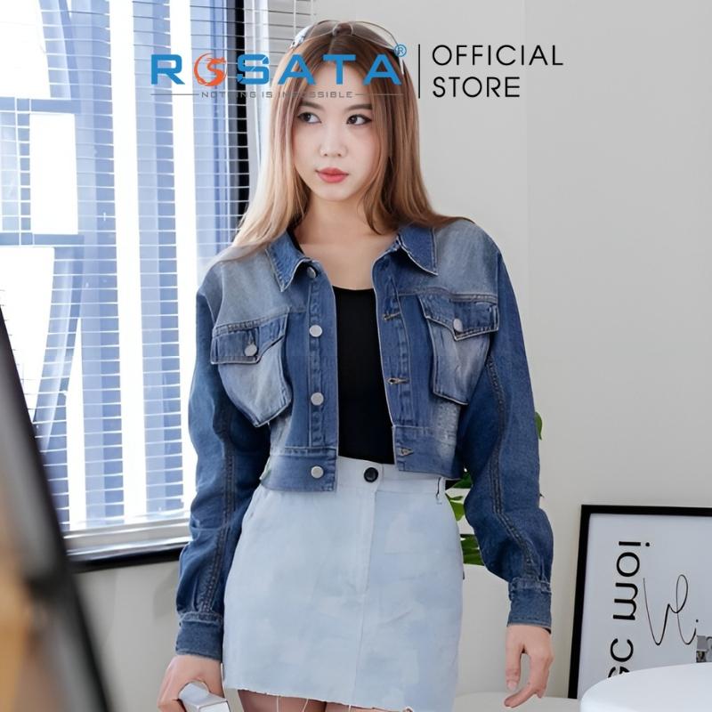 Áo khoác nữ ROSATA K27 tay dài 2 túi hộp nắp vuông form croptop jean xanh đậm xuất xứ Việt Nam