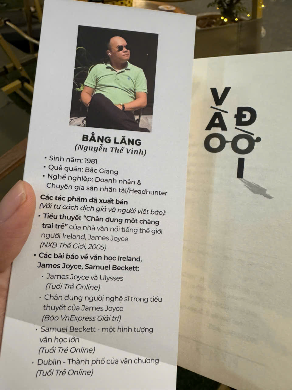 VÀO ĐỜI – Bằng Lăng – Mochibooks – NXB Thế Giới