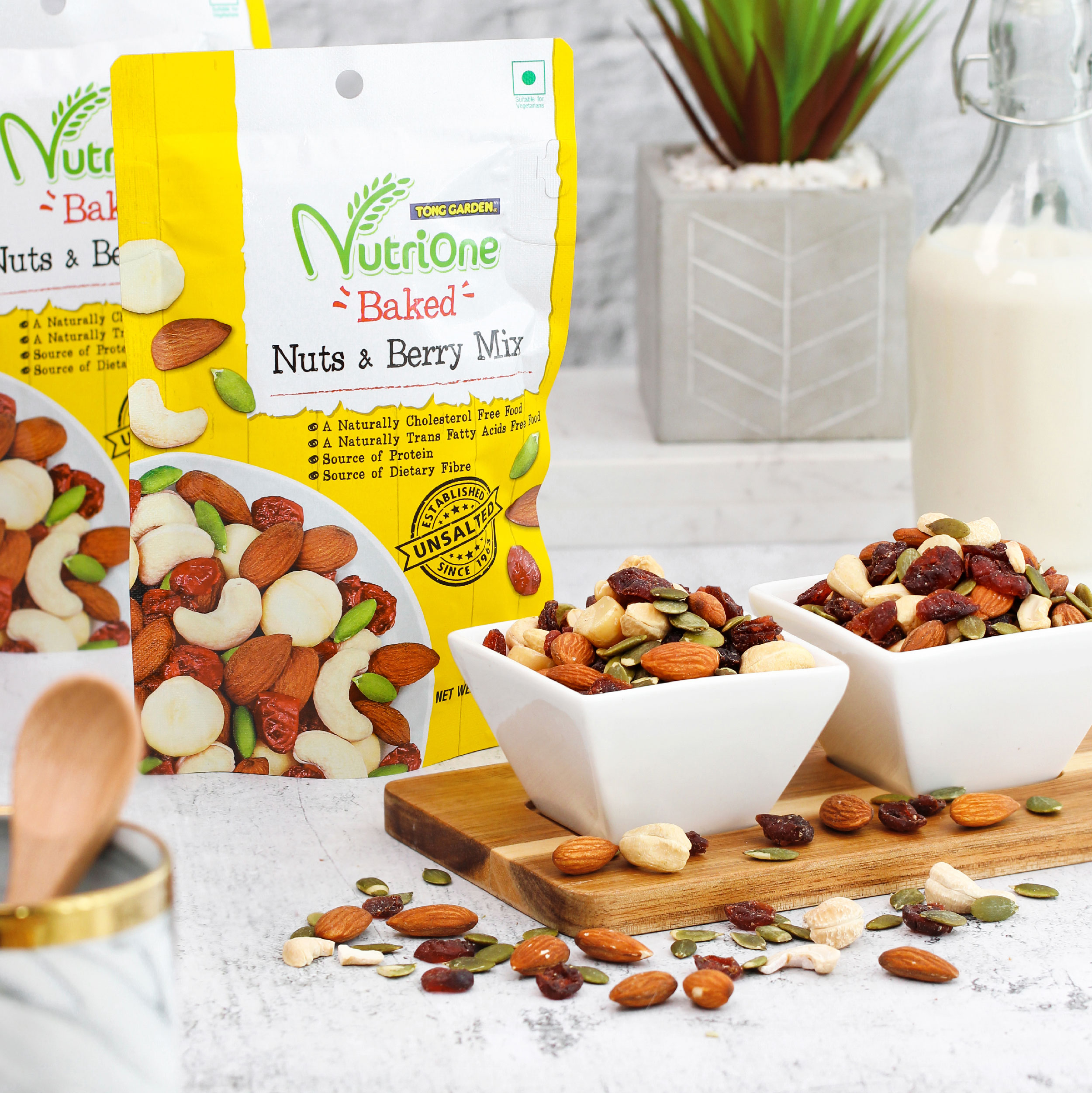 HỖN HỢP HẠT VÀ QUẢ MỌNG SẤY TONG GARDEN 85G
