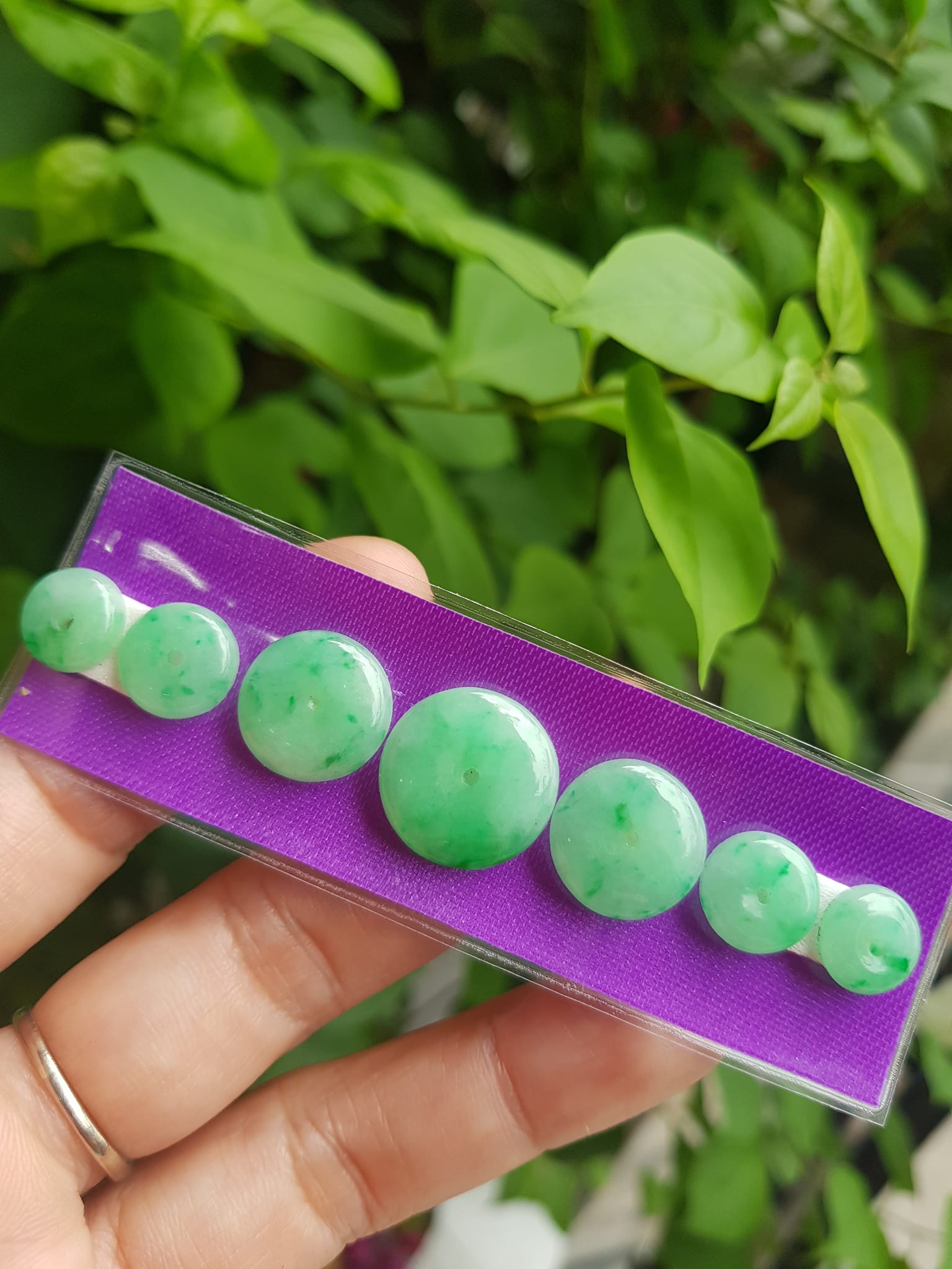 Bộ Trang Sức Lắc Tay Gồm Dãy 7 Đồng Tiền Xanh lớn nhỏ đều quá đẹp Chất liệu đá cẩm thạch tự nhiên mệnh mộc hỏa thủy Nữ bọc vàng làm lắc tay đeo rất đẹp tuyệt vời ạ