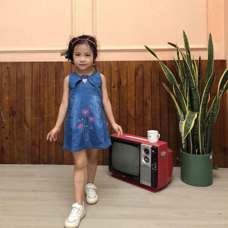 Váy Jean Bé Gái Thêu Hoa 100% cotton 20_23kg