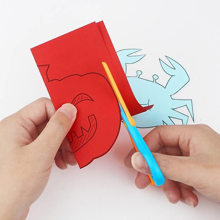 Bộ Đồ Chơi Cắt Giấy Thủ Công Cho Bé: 240 Giấy Màu Và 2 Kéo Nhựa Cắt An Toàn Tiện Dụng - Tặng kèm 1 bấm móng tay hoạt hình cho bé GROFA