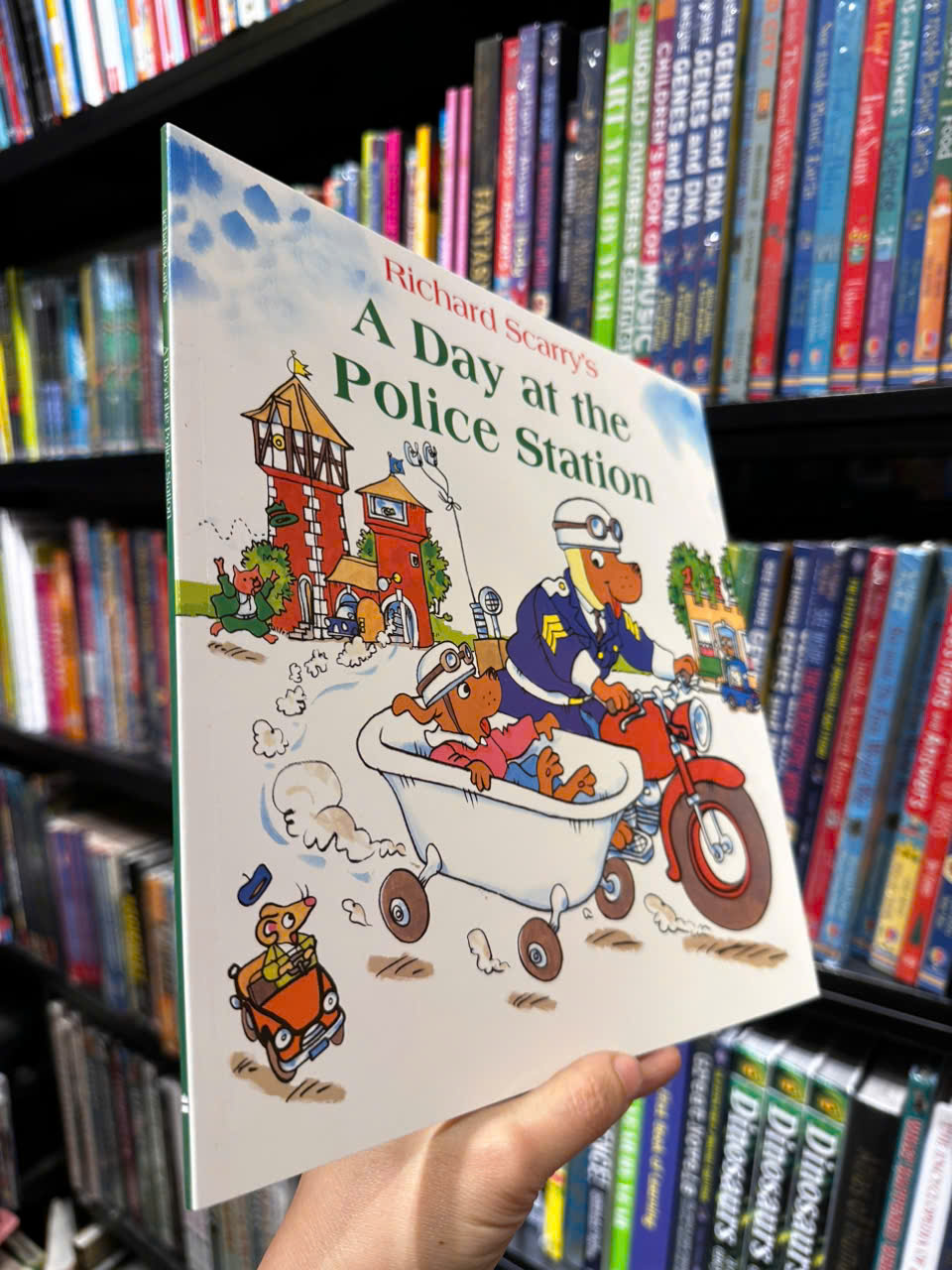 Sách - A Day at the Police Station by Richard Scarry's - Sách ngoại văn, sách thiếu nhi tiếng Anh, bìa mềm, nhập khẩu U
