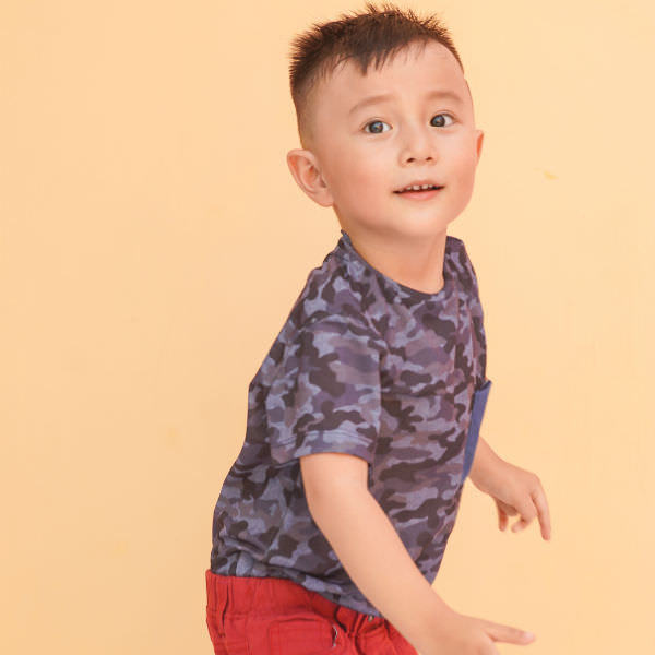 Áo Thun Bé Trai Rằn Ri Đắp Túi Ugether UKID194 - Xanh Đen