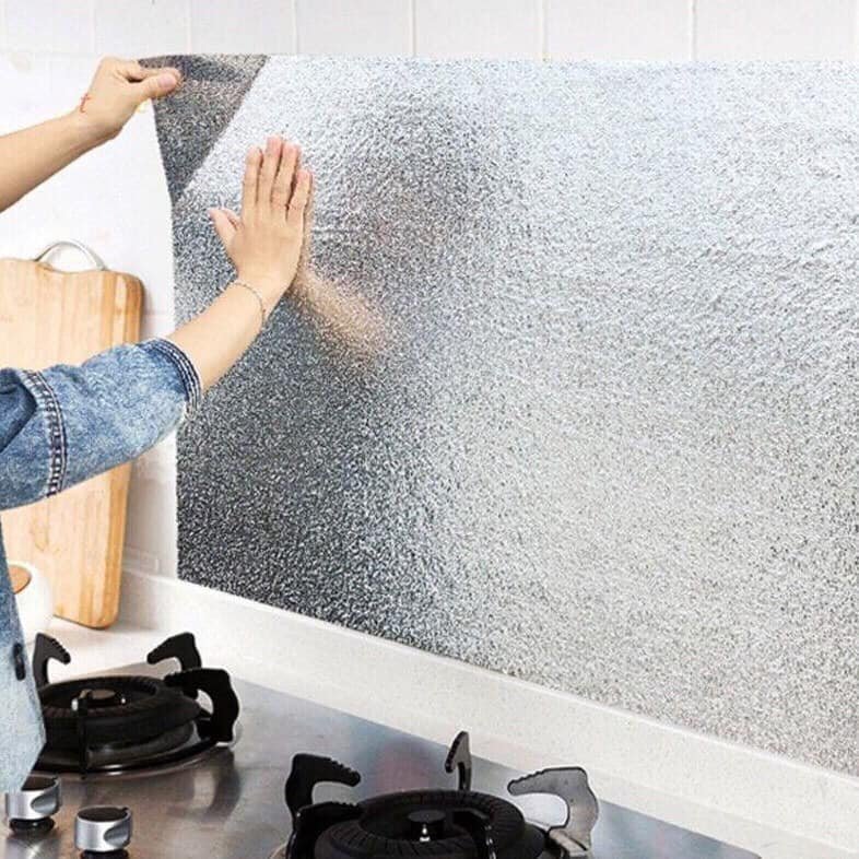 Hình ảnh Cuộn giấy bạc dán bếp, dán tường cao cấp cách nhiệt chống thấm, chống bám bẩn bếp thông minh, dễ dàng lau chùi sạch ngay sau khi nấu ăn xong