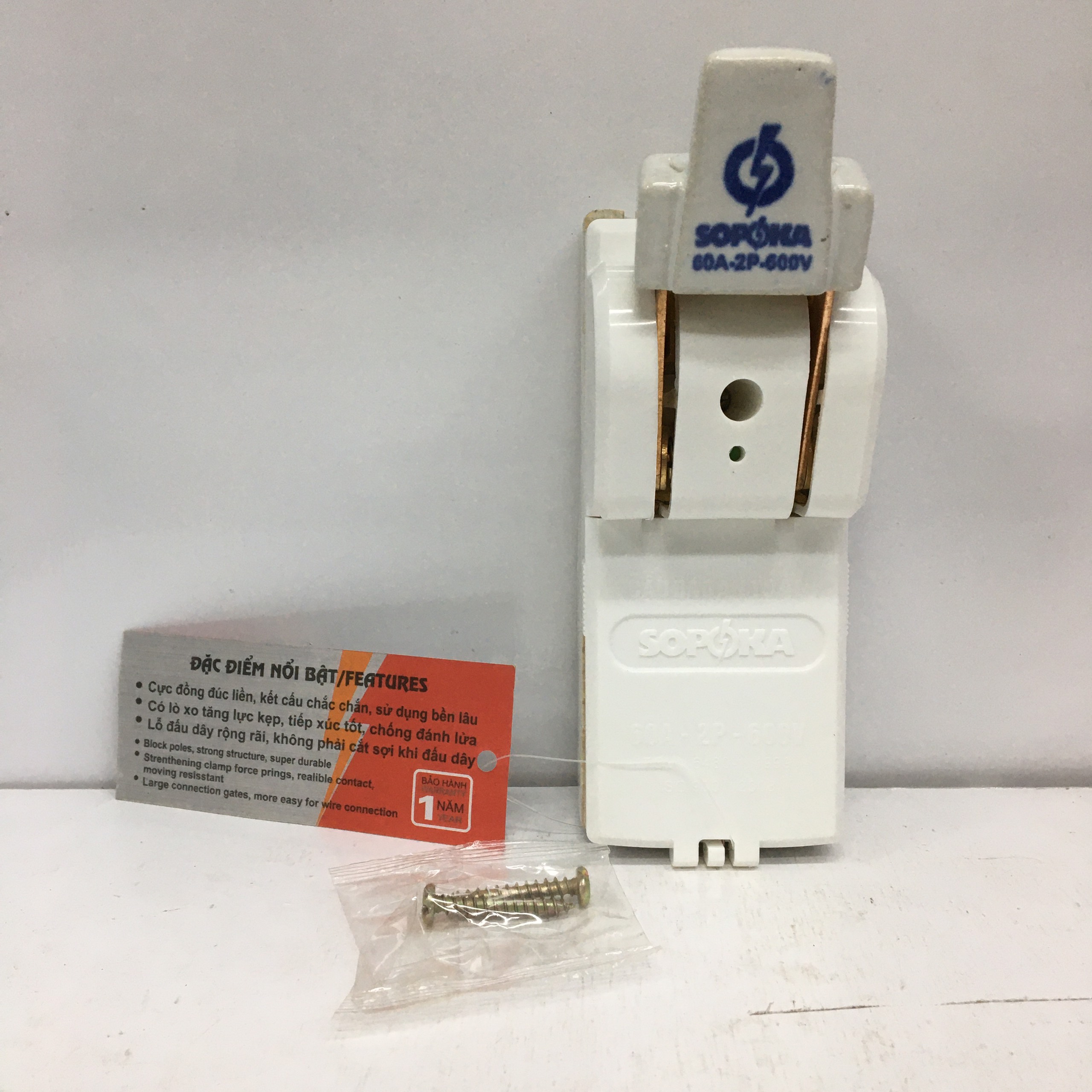 Cầu dao điện 2 pha Sopoka 60A đế sứ cực đúc - 600V