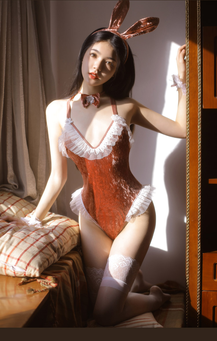 Áo liền quần jumpsuit phối ren ánh nhung cô nàng bunny sexy