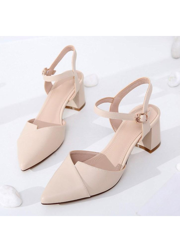 Giày mũi nhọn gót thời trang