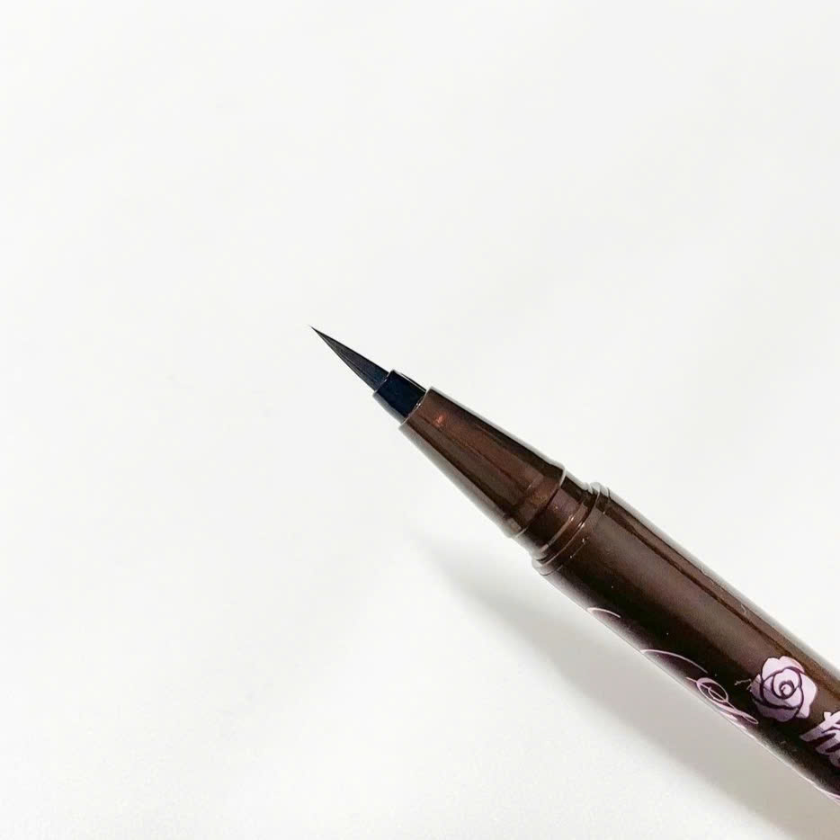 Bút Kẻ Mắt Nước Siêu Chống Trôi Nét Kẻ Siêu Sắc Mãnh Kissme Heroine Make Eyeliner Smooth Keep (Màu Nâu)