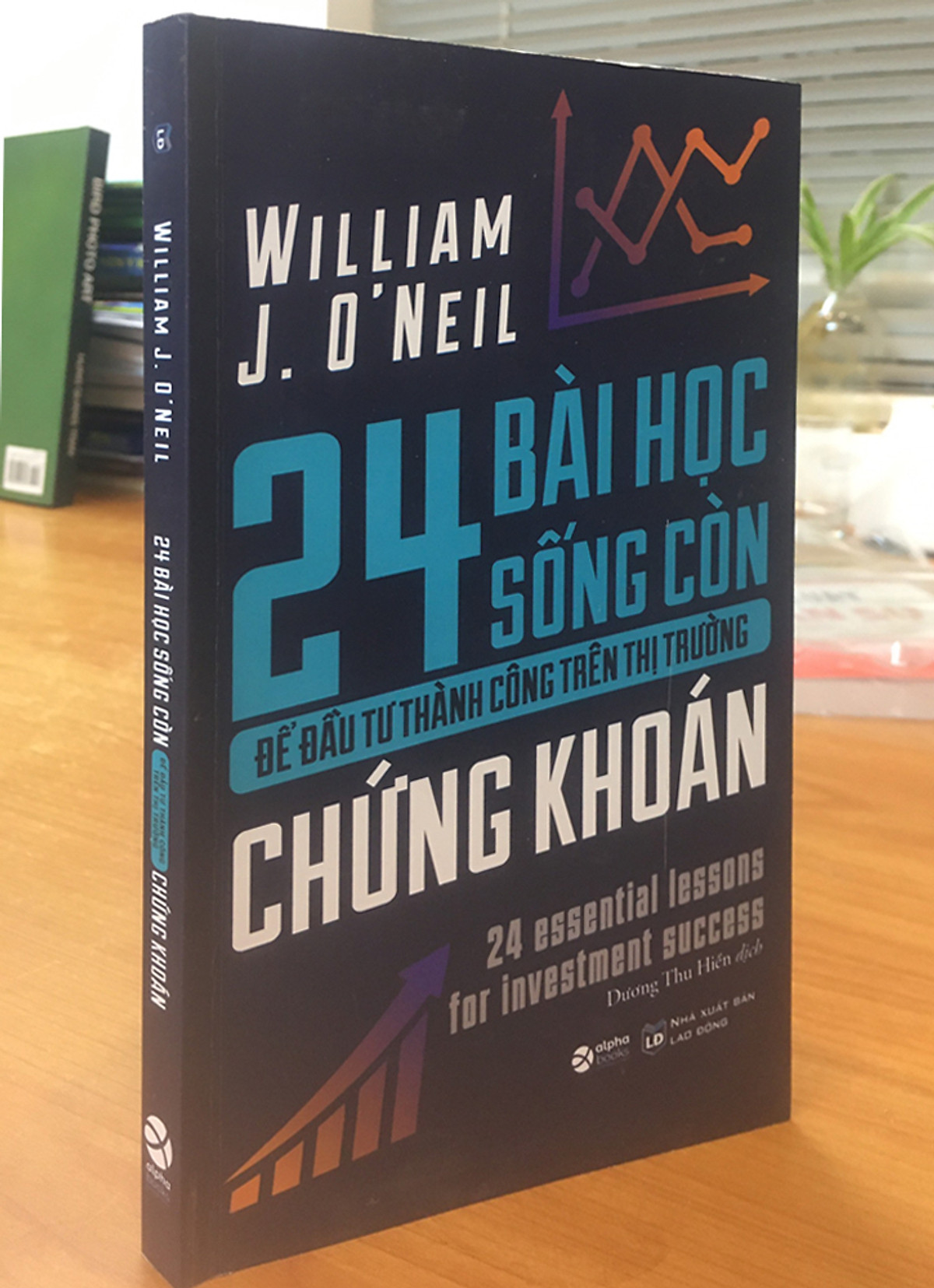 24 Bài Học Sống Còn Để Đầu Tư Thành Công Trên Thị Trường Chứng Khoán (Tặng Kèm Bookmark Tiki)