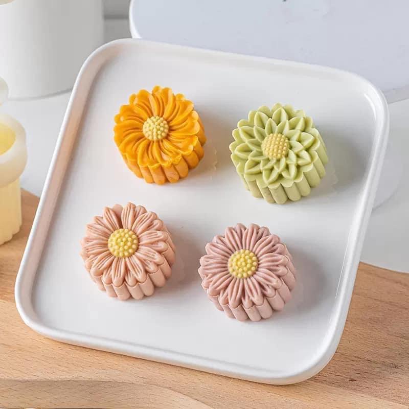 Khuôn trung thu lò xo thường hoa cúc 50g -150g -200g