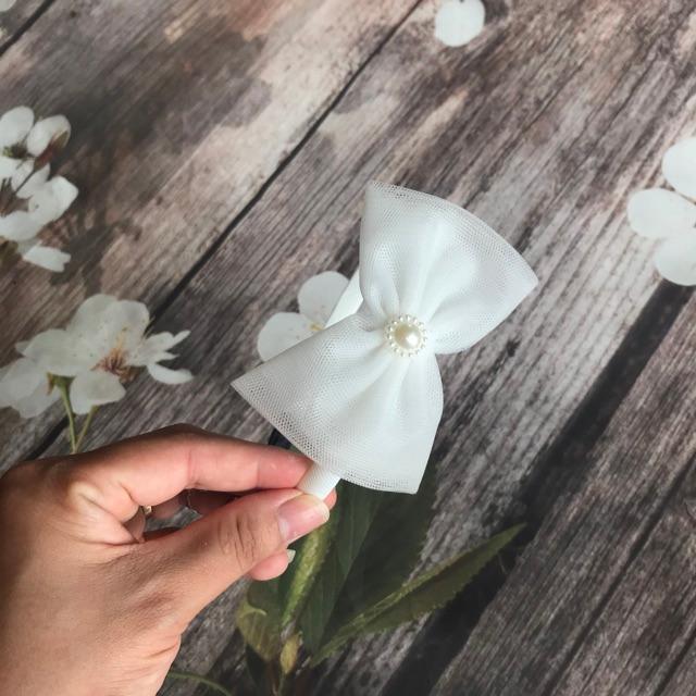 Cài tóc nơ đáng yêu cho bé gái