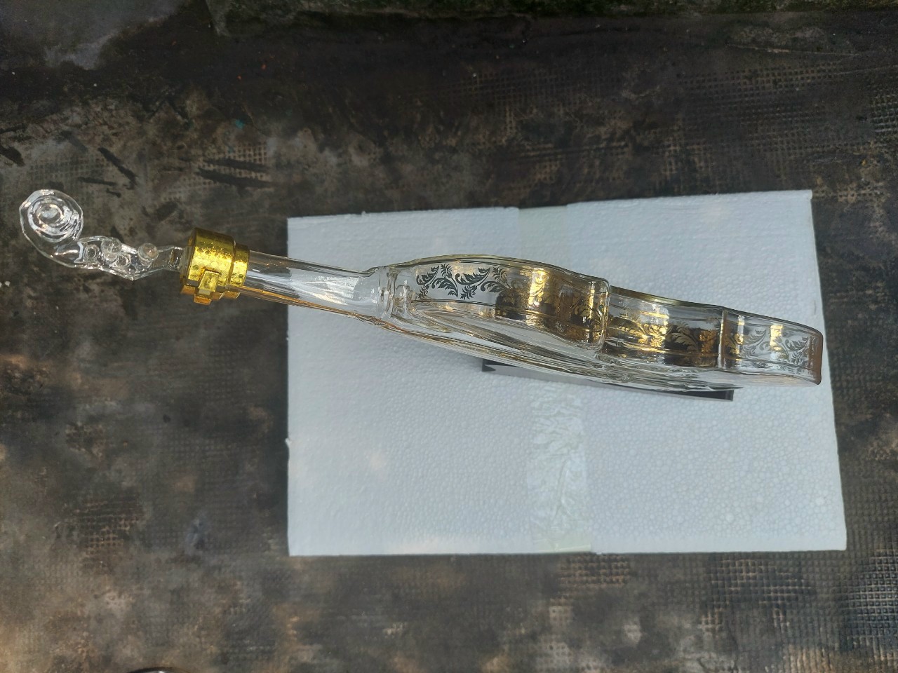 VỎ CHAI Rượ u hình cây đàn