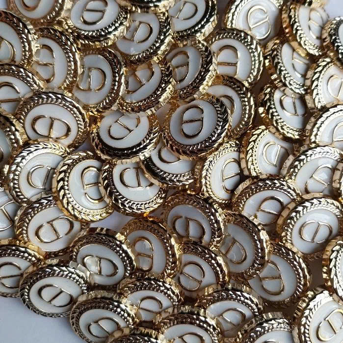 Cúc áo nhựa hoạ tiết dập nổi sét 20 cúc đường kính 1.8cm