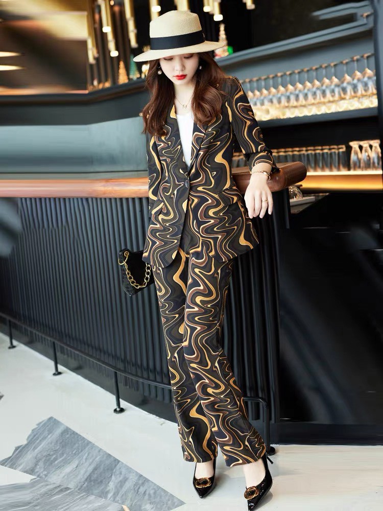 Bộ vest Nữ thời trang kèm áo thun