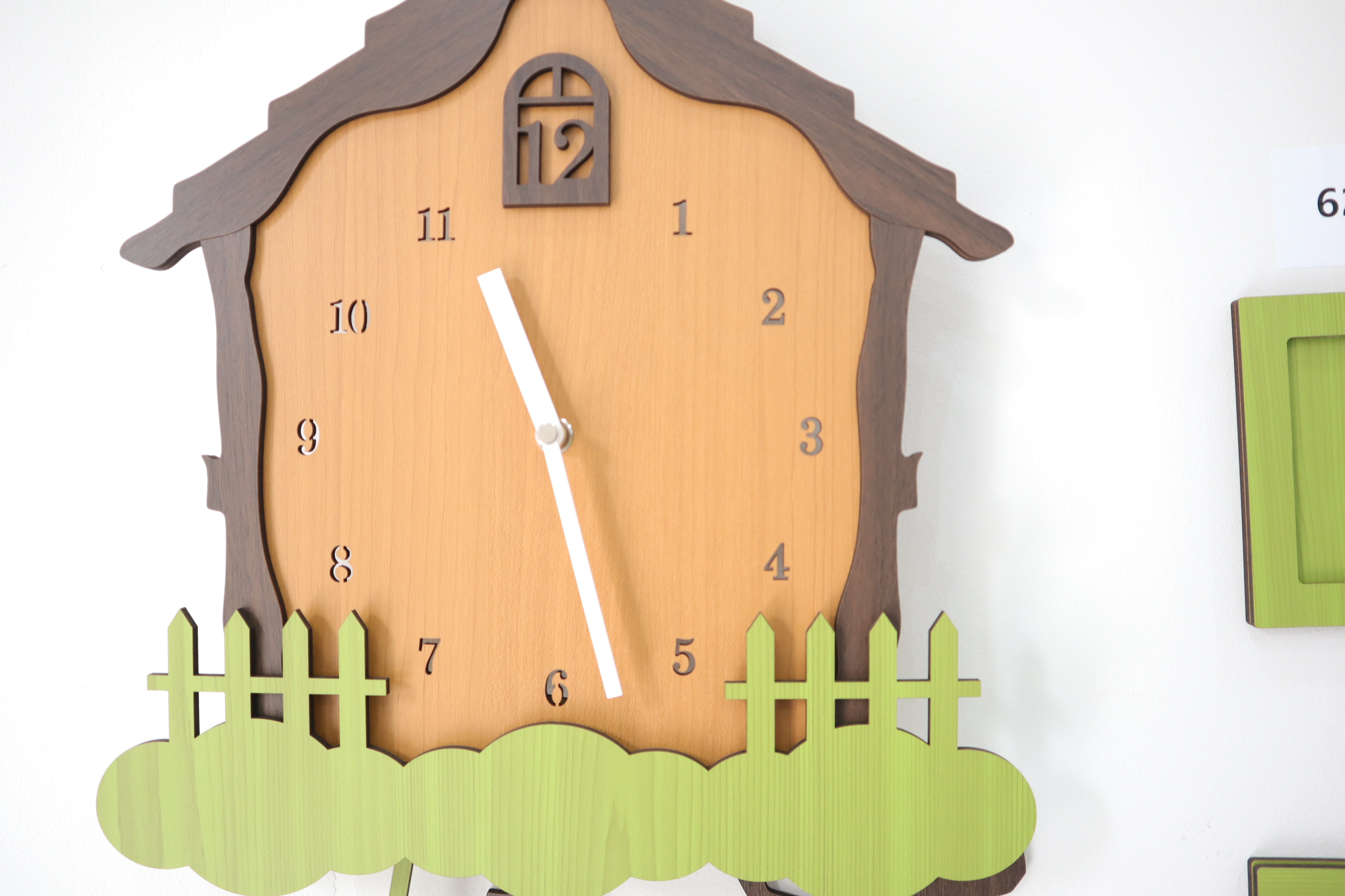 Đồng hồ treo tường cậu bé xích đu bằng quả lắc - Wall clock