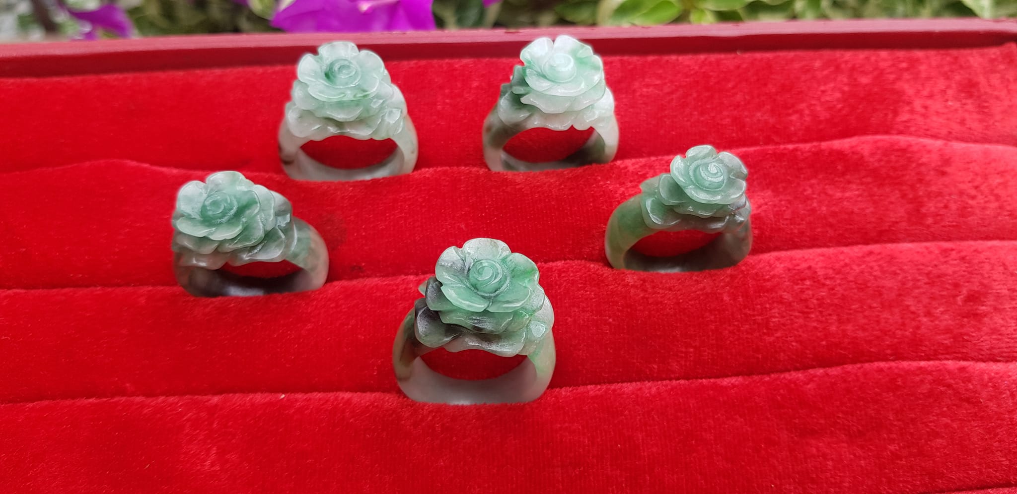 Nhẫn Nữ mới chạm Bông Hồng Nổi đá cẩm thạch tự nhiên Nhẫn màu Xanh trắng rất đẹp Ni 18mm đeo tay xinh lắm ạ