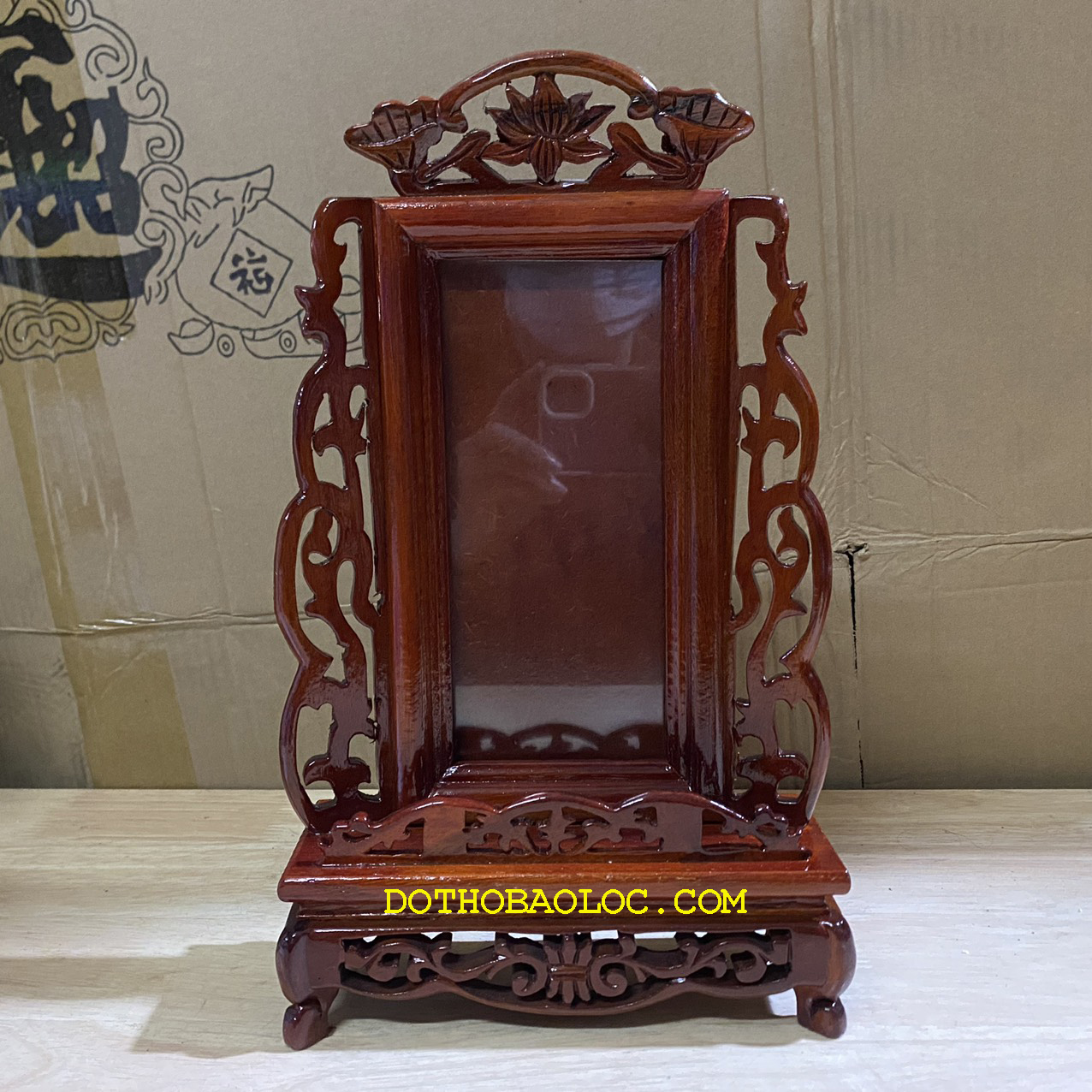 Bài vị thờ gia tiên gỗ tràm bông vàng chạm khắc ép kính viền hoa cao cấp cao 36cm