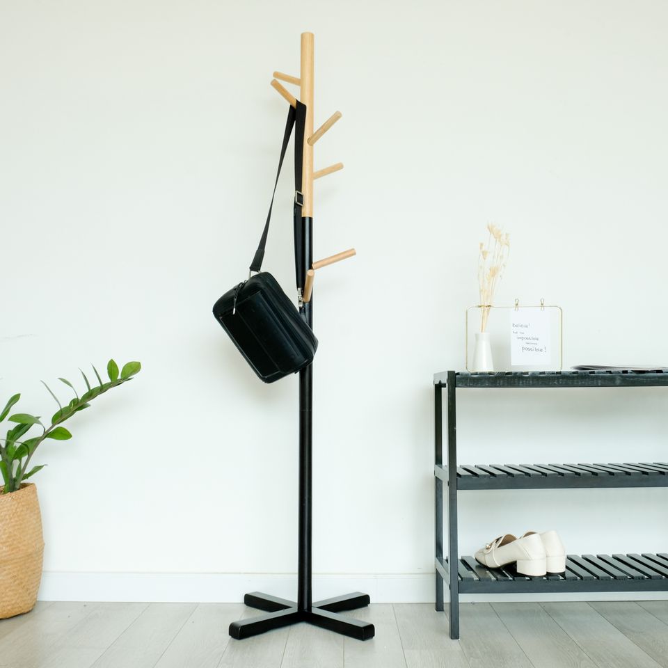 Cây treo quần áo gỗ - Standing Hanger Đen phối Gỗ