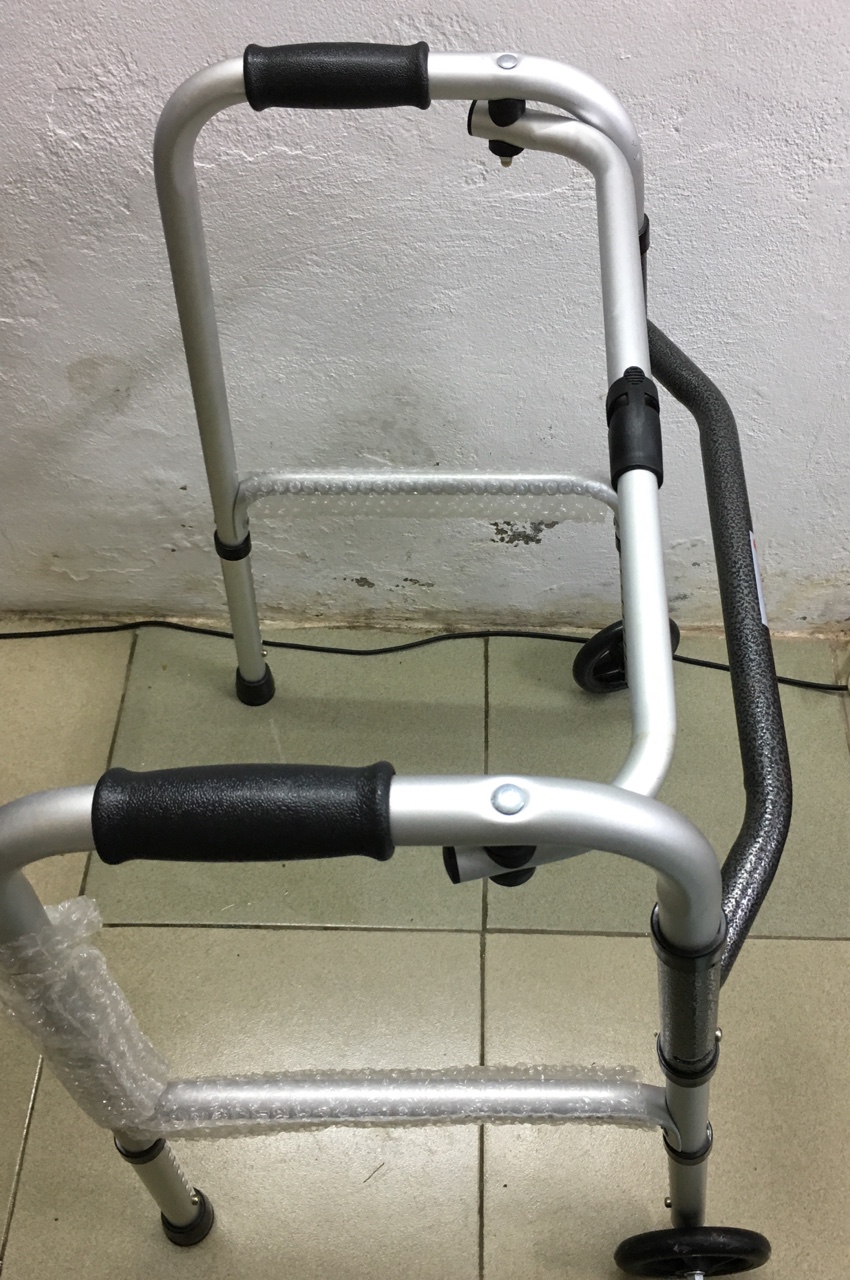 Khung đẩy tập đi bằng hợp nhôm