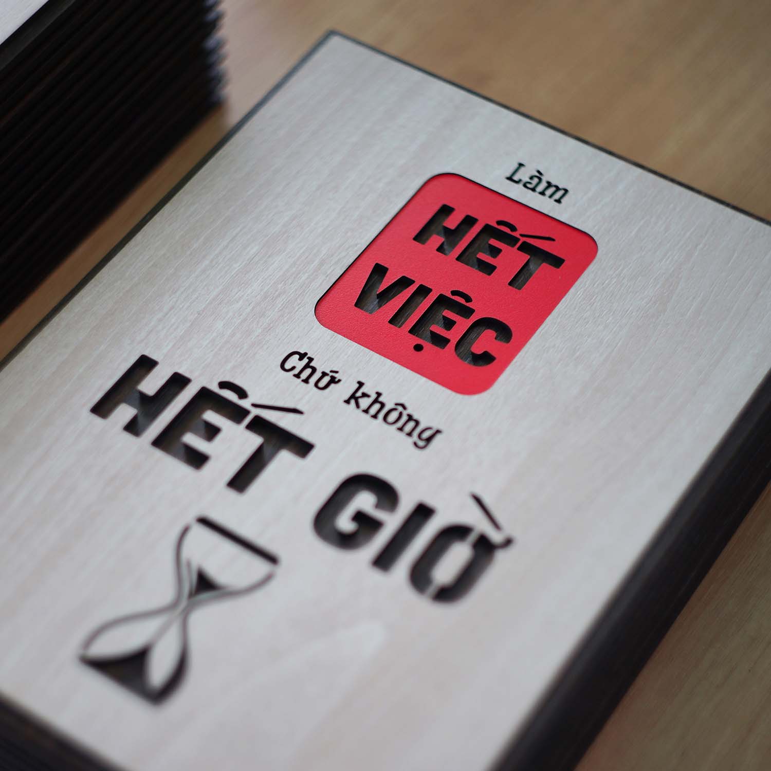 Tranh Trang Trí Vintage TBIG119: Làm hết việc chứ không hết giờ