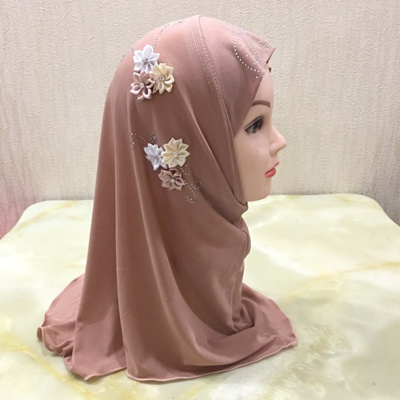 Khăn trùm đầu Hijab Đạo Hồi Malaysia Indonesia woman wearing a headscarf, head coverings