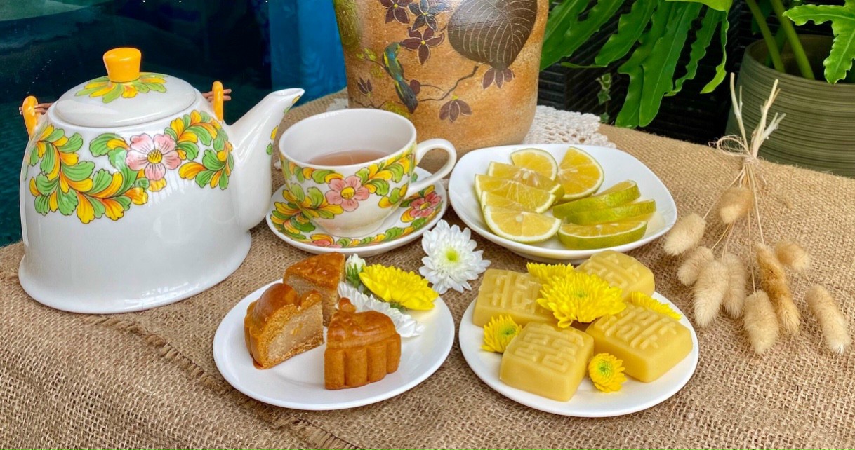 BỘ ẤM CHÉN VẼ TAY MEN LAM TRUYỀN THỐNG.
