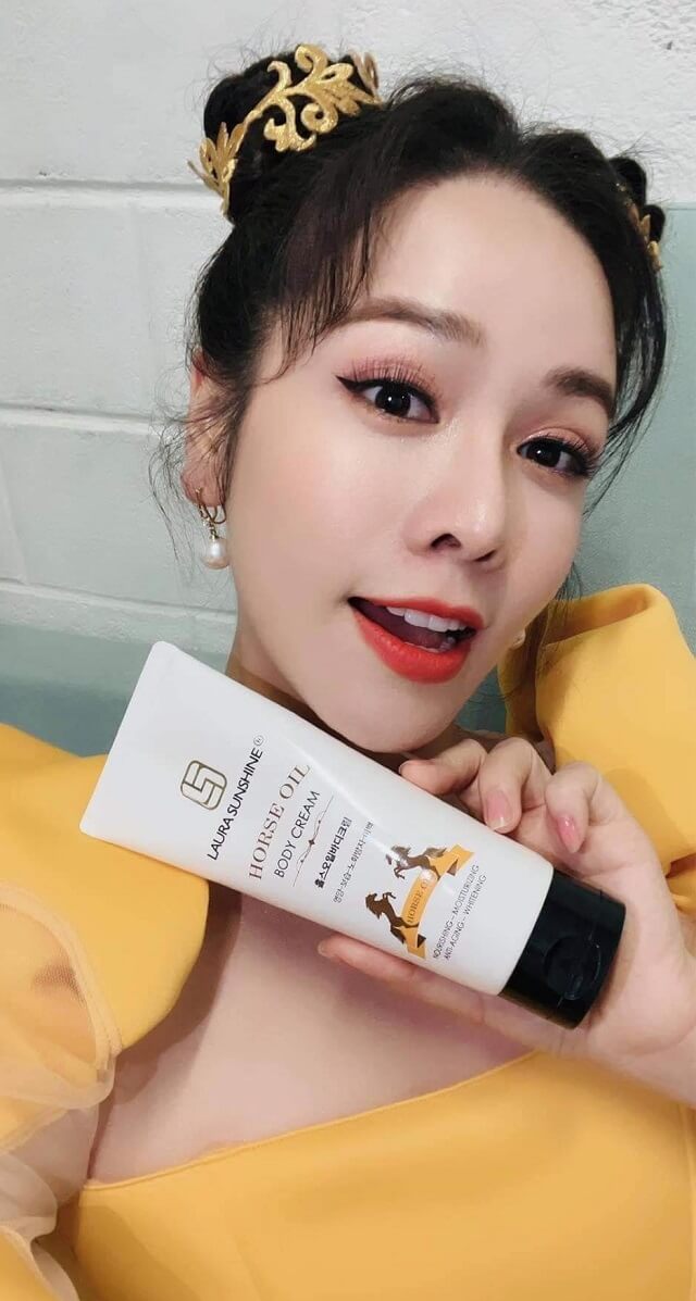 Kem dưỡng thể dầu ngựa ban đêm Hàn Quốc 200g -  Horse Oil Body Cream - Laura Sunshine - Nhật Kim Anh