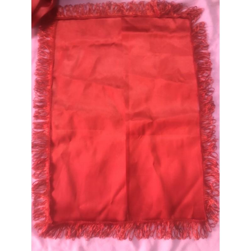 Khăn phủ khay đỏ cắt băng khánh thành