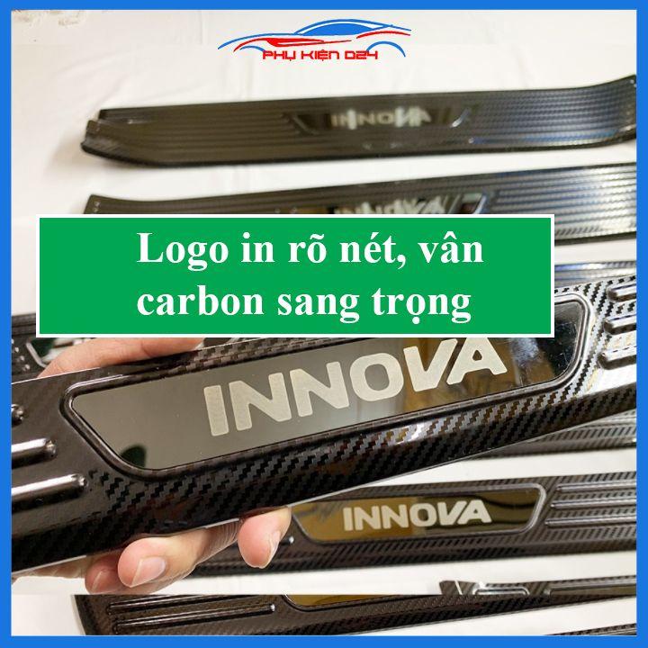 Bộ nẹp bước chân trong ngoài vân Cacbon xe Innova 2017-2018-2019-2020 chống trầy làm đẹp ô tô