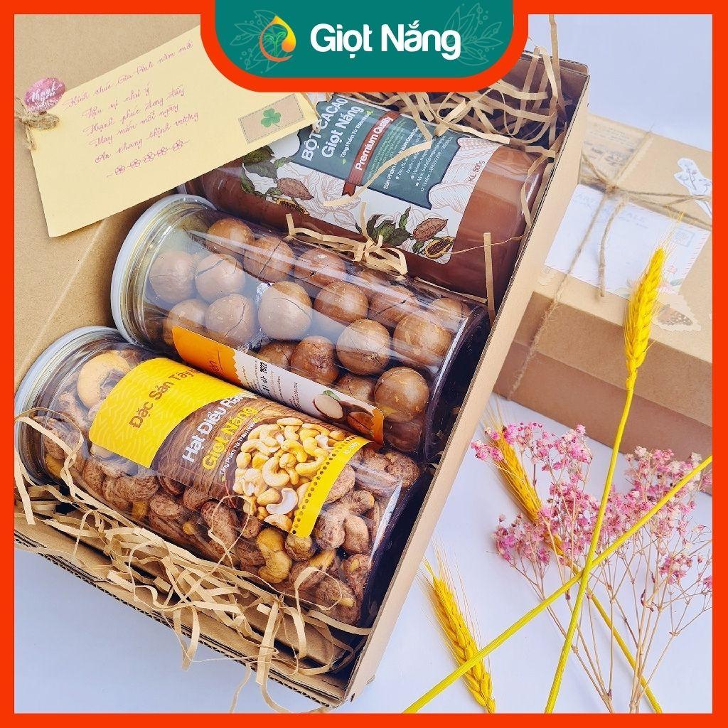 Bộ quà tặng gồm Cà phê, Mật ong nguyên chất, Hạt Mắc Ca, Bột cacao, Hạt điều rang muối thơm ngon từ Nông sản GIỌT NẮNG