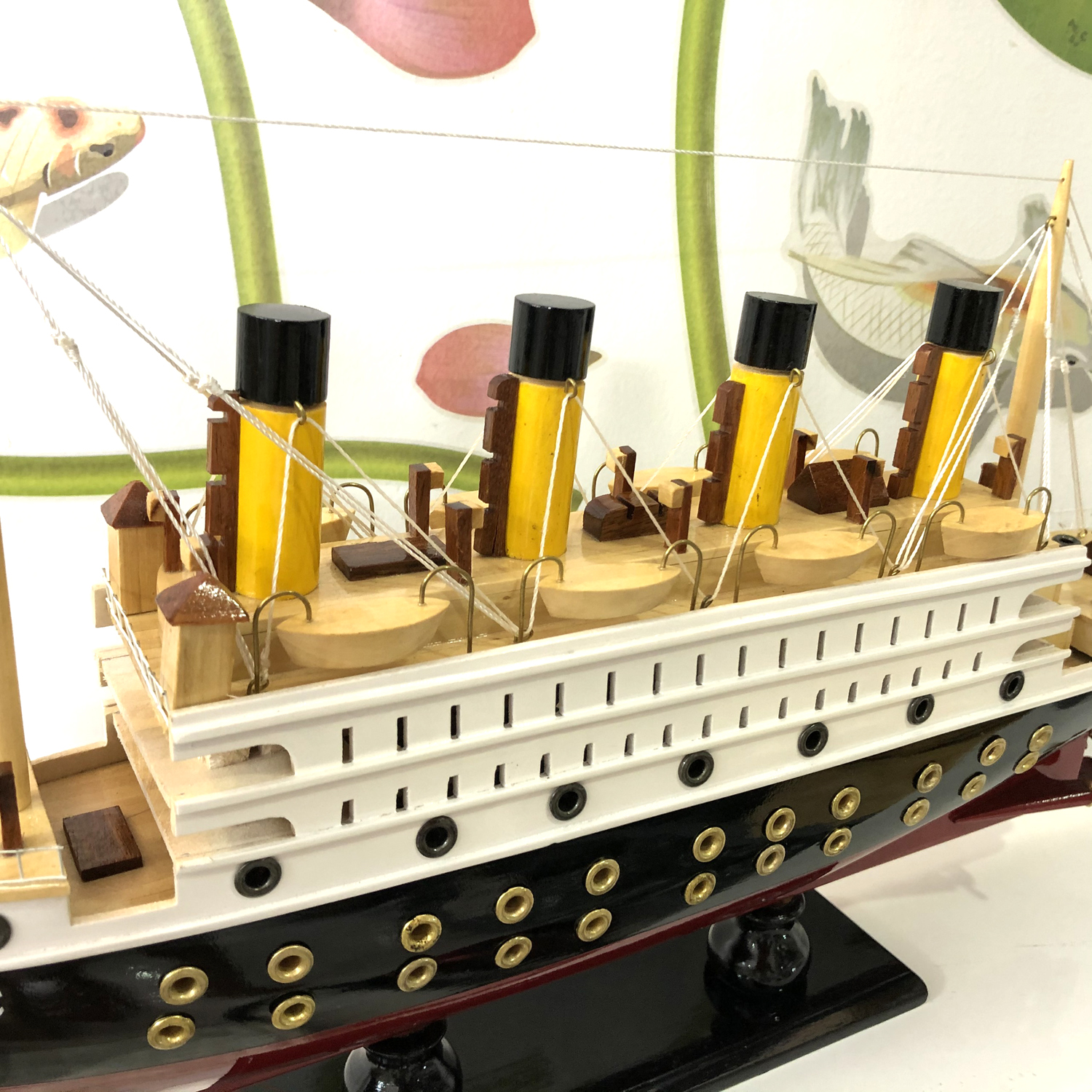 Mô hình tàu gỗ trang trí Tàu gỗ Titanic huyền thoại - Thân tàu dài 40cm - Gỗ Tự Nhiên 100%