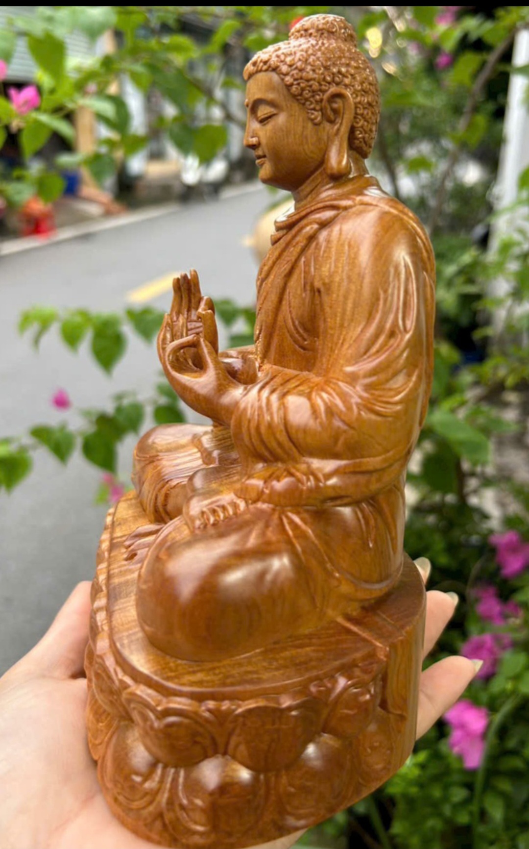 Tượng phật thích ca mẫu ni phật gỗ bách xanh thơm ngọt cao 30x21x14cm