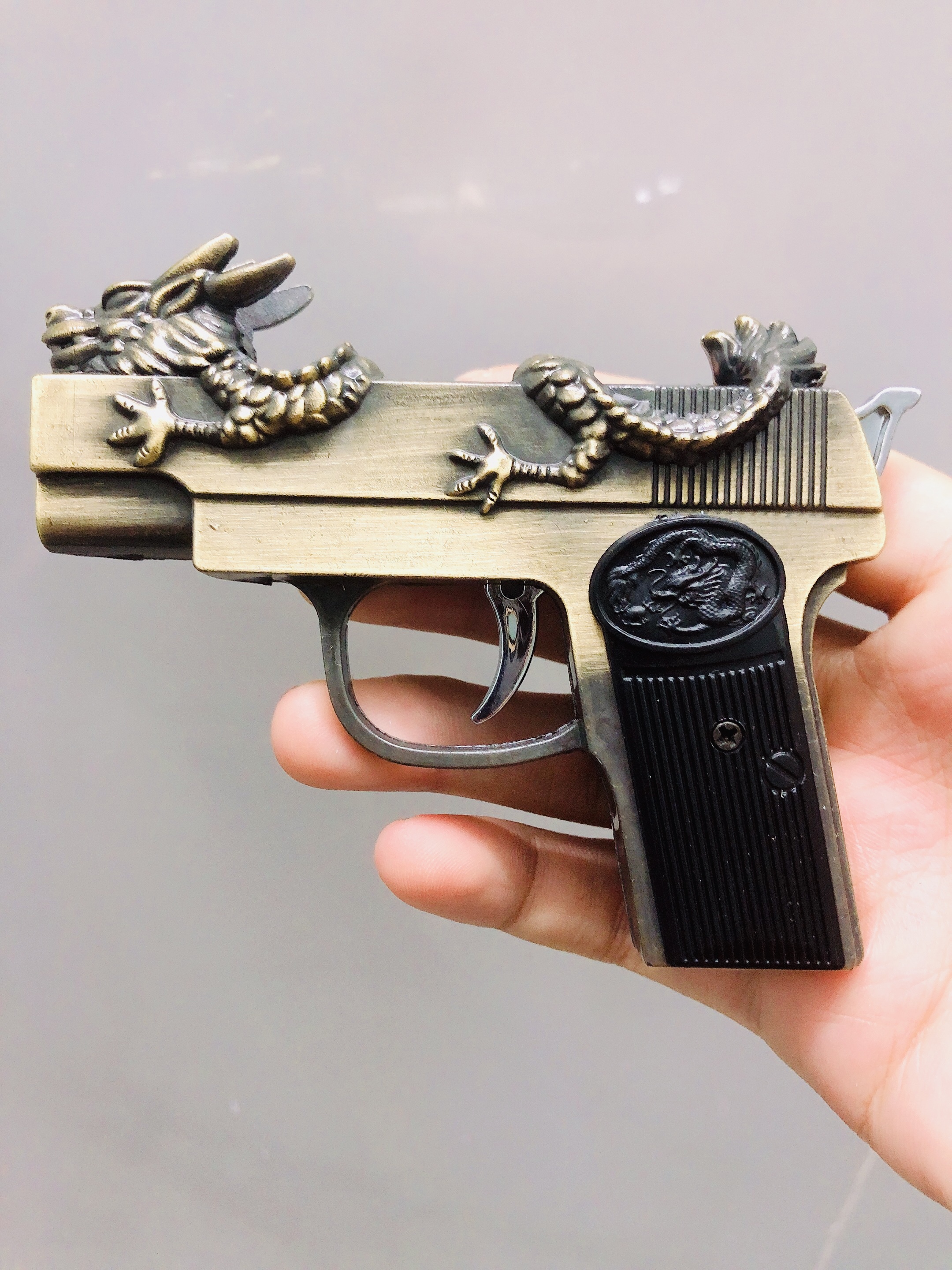 Hột quẹt bật lửa khè hình xúng rồng cuộn có đèn pin size 9.5cm - xài gas