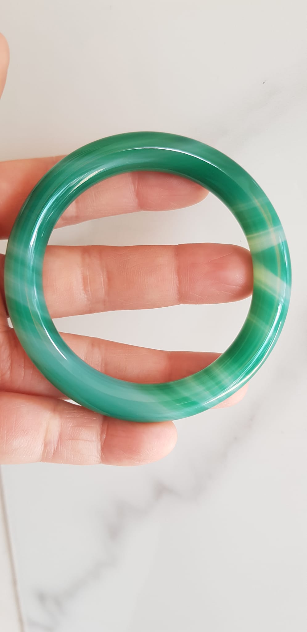 Vòng tay đá mã não xanh vân sọc trắng nhẹ mới Ni 53mm x cọng 9mm Vòng màu xanh ngọc đậm đều vân sọc đẹp ạ Nữ 52kg - 58kg đeo mệnh Mộc hỏa thủy ạ