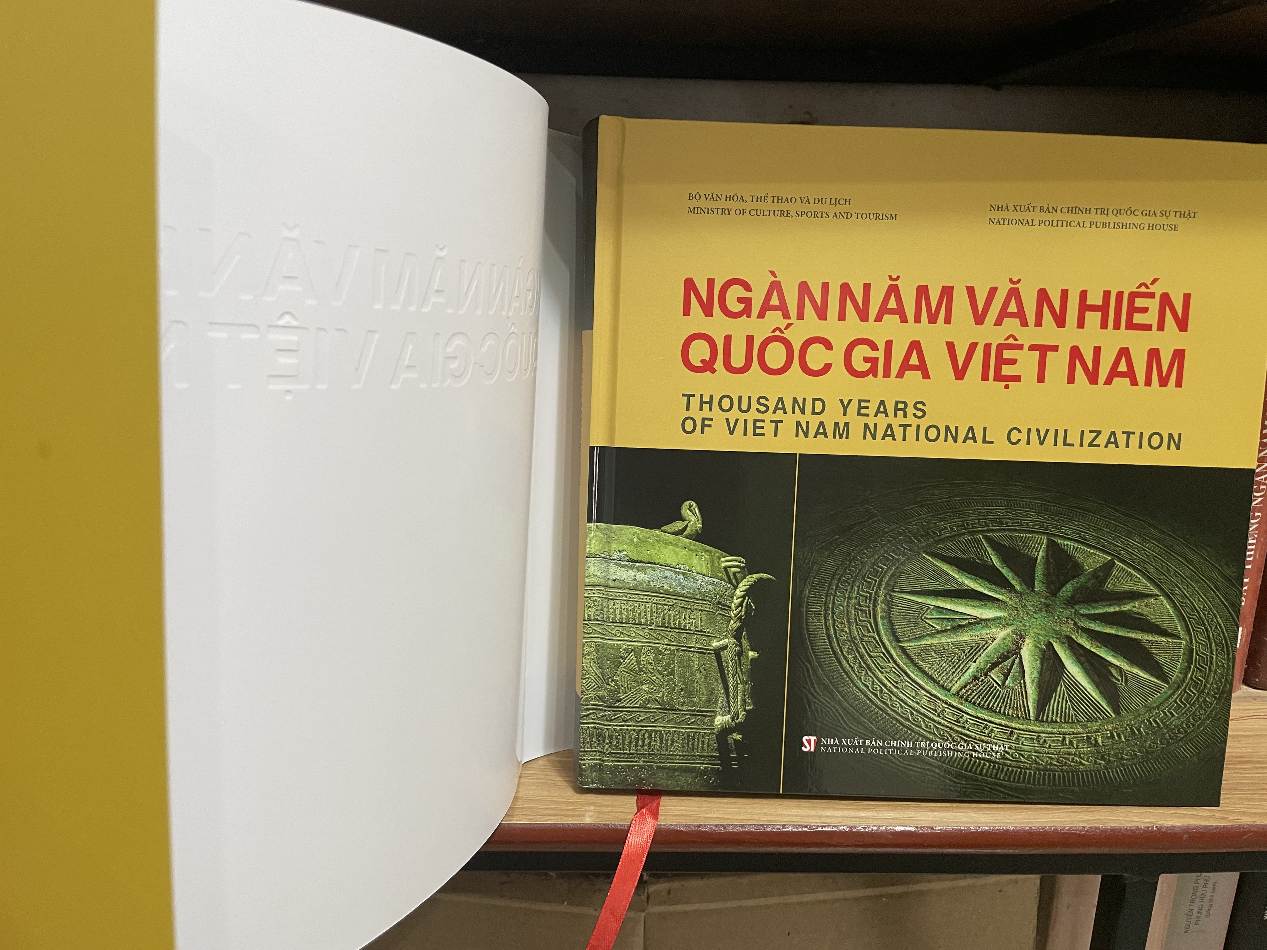 Ngàn năm văn hiến quốc gia Việt Nam (Bìa cứng in màu)