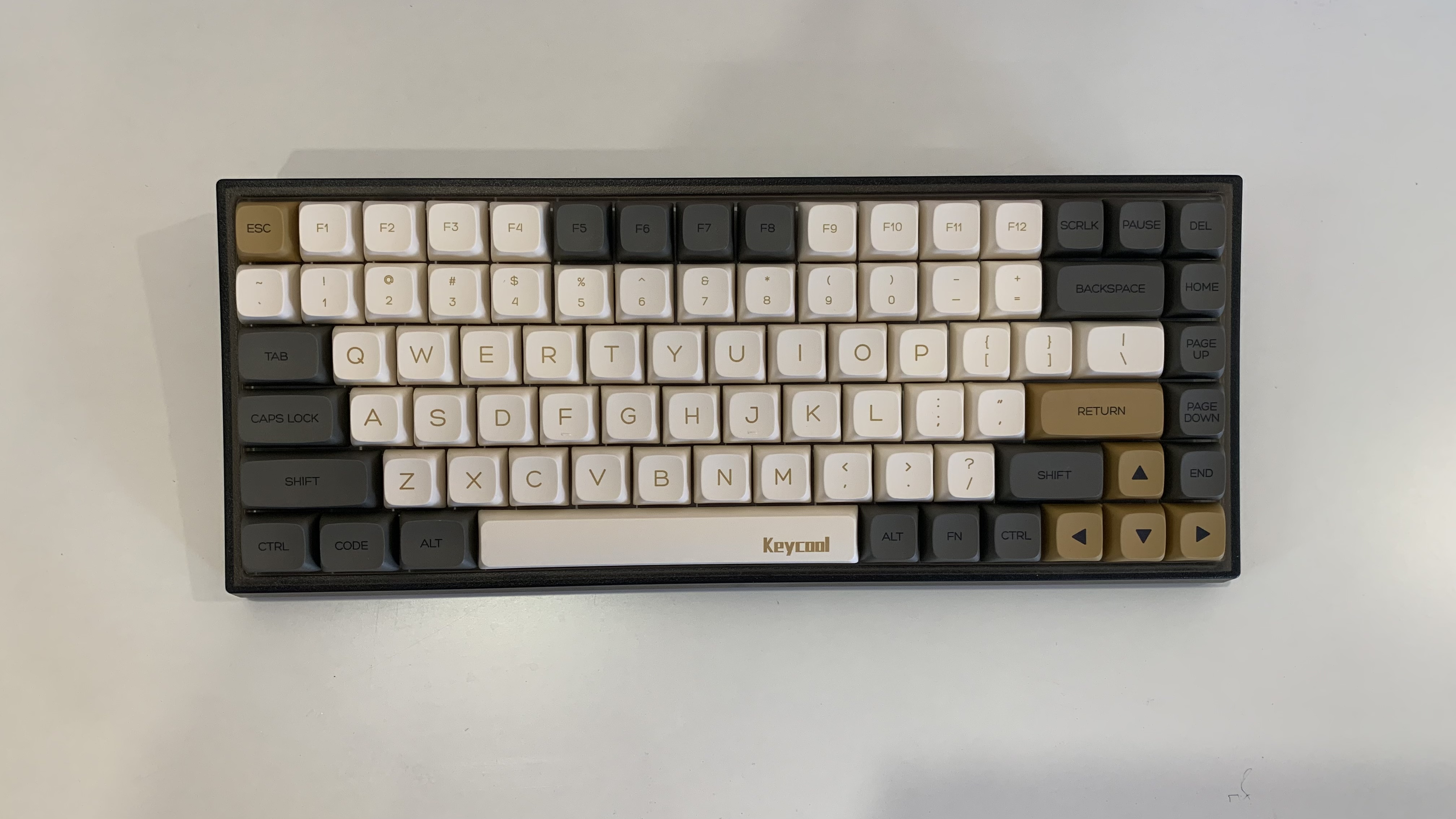 Bàn phím Keycool kc84 Pro Smoke RGB - Hàng chính hãng
