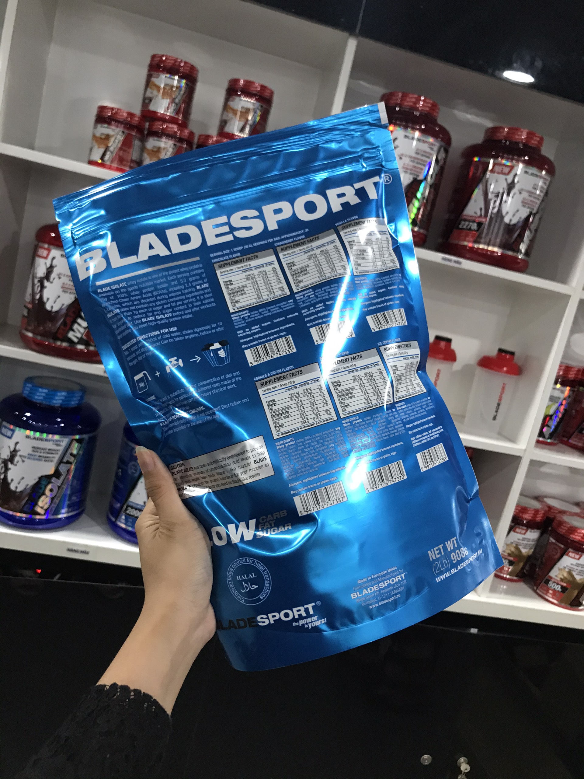 Sữa Tăng Cơ Blade Isolate 908g (2Lbs) – Hương vị Cookie &amp; Creams - Protein tinh khiết hấp thụ nhanh – Hỗ trợ phục hồi, phát triển cơ bắp cho người chơi thể hình và thể thao – Thương hiệu Châu Âu - Hàng chính hãng