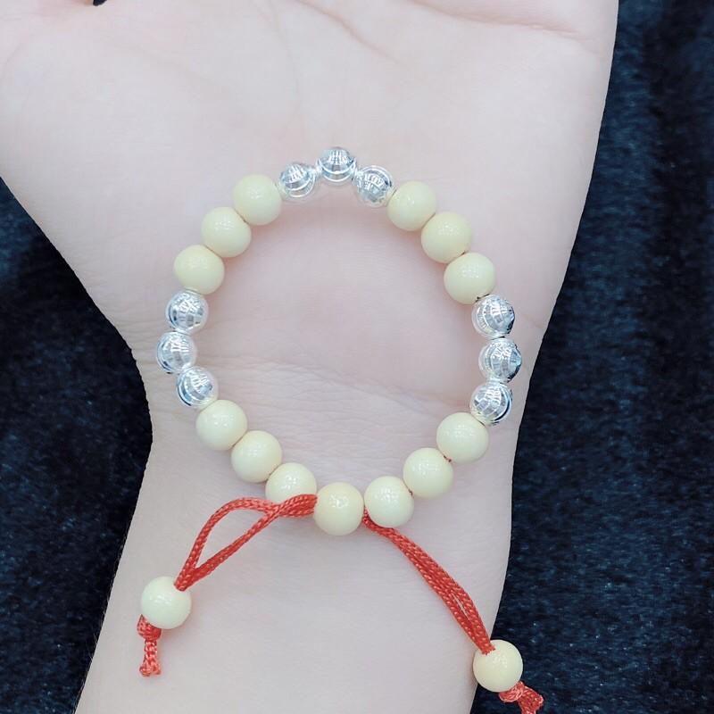Vòng dâu mic bi bạc xinh xắn dành cho bé trai và bé gái.