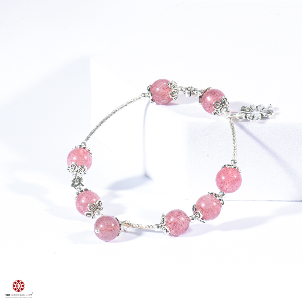Lắc tay Thạch Anh Dâu tự nhiên 100% phối charm bạc Thái 92.5% cao cấp đem lại may mắn, tài lộc - Hợp mệnh Hỏa, Thổ - Nhiều kích thước lựa chọn | VietGemstones