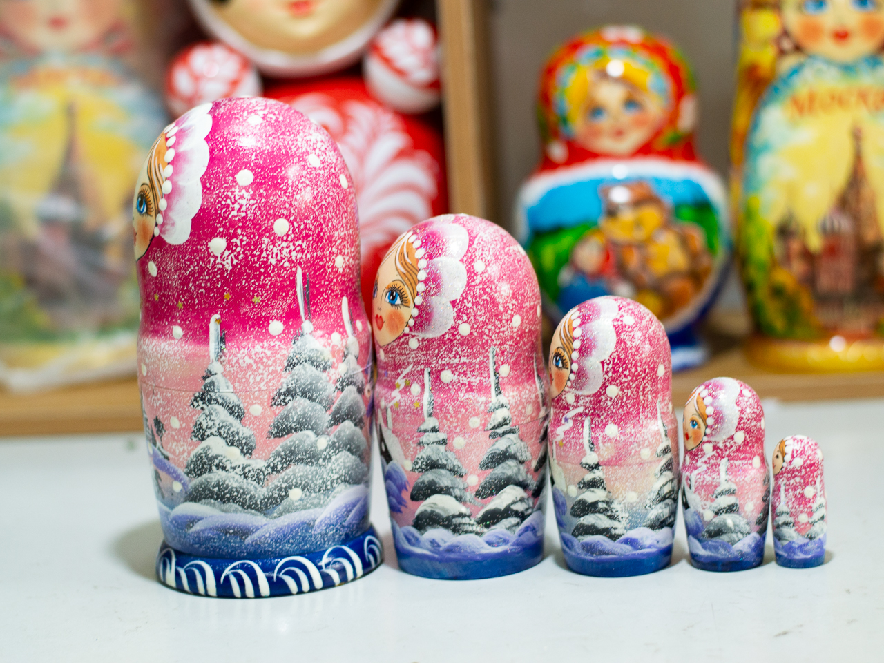 (RẤT ĐẸP VÀ ĐỘC ĐÁO) BỘ BÚP BÊ NGA MATRYOSHKA 5 LỚP 18CM QUÀ LƯU NIỆM "PHONG CẢNH MÙA ĐÔNG" NHIỀU MÀU CỰC ĐẸP