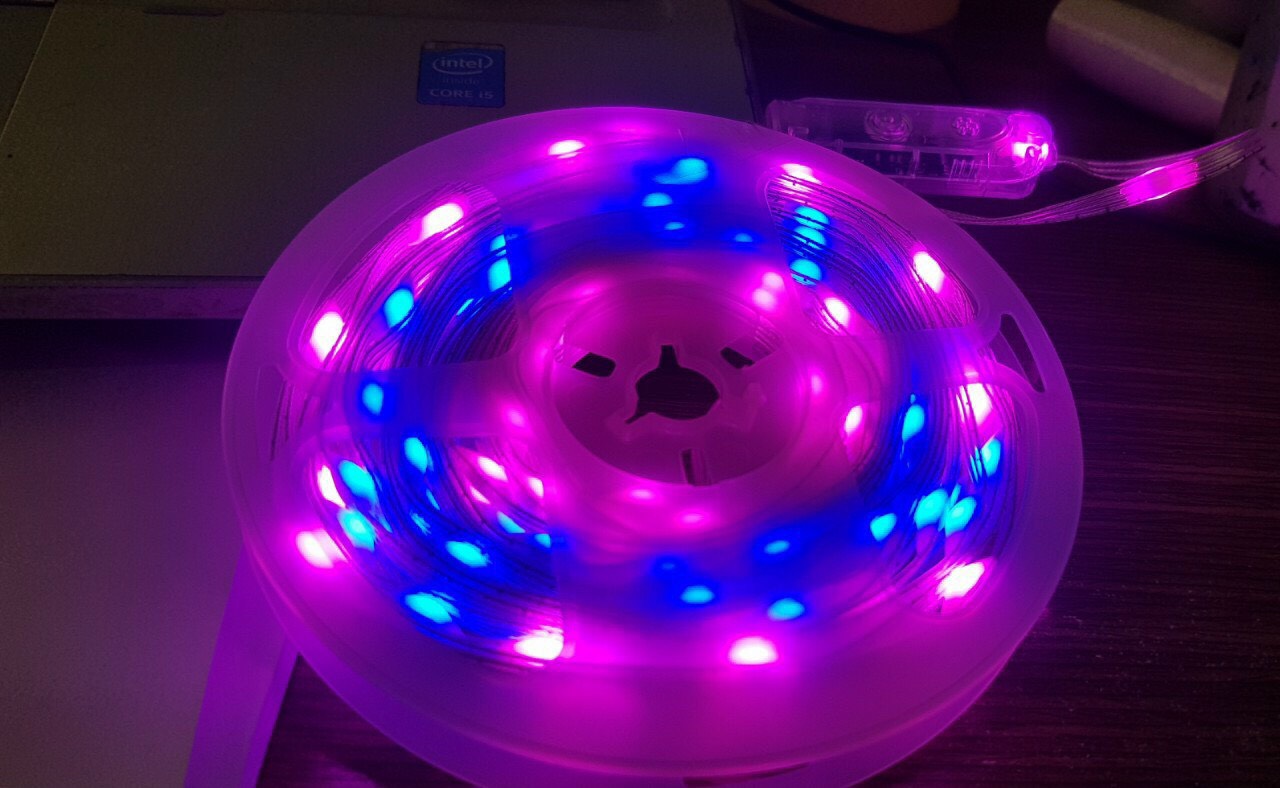 Đèn led TikTok đuổi RGB 16 triệu màu nháy theo nhạc