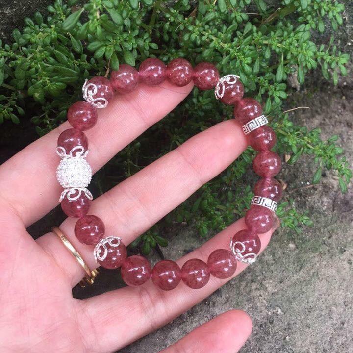 Vòng tay phong thủy đá Thạch Anh Dâu Tây Hồng mix Charm Bạc