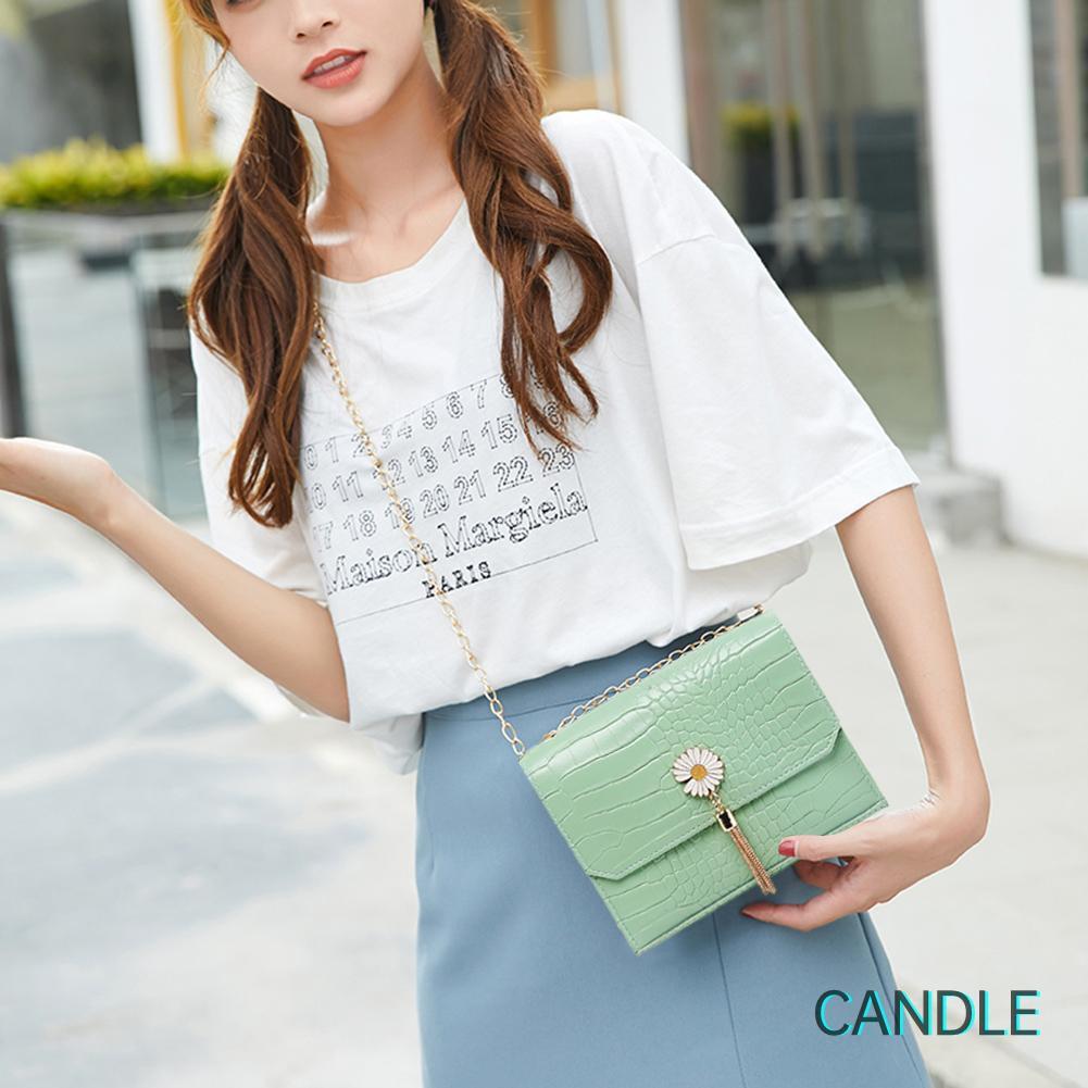 Túi Xách Da Pu Họa Tiết Hoa Cúc Đính Tua Rua Thời Trang