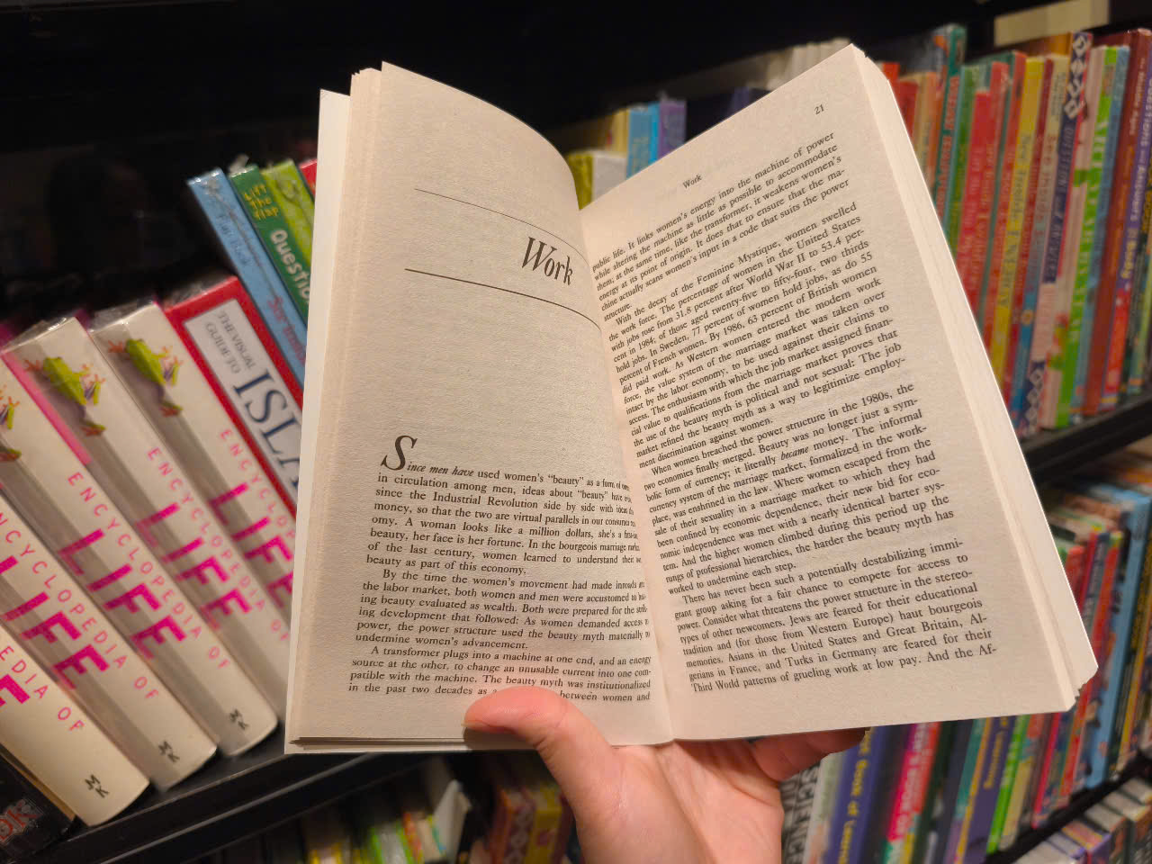 Sách - The Beauty Myth by Naomi Wolf - Sách tiếng anh, bìa mềm