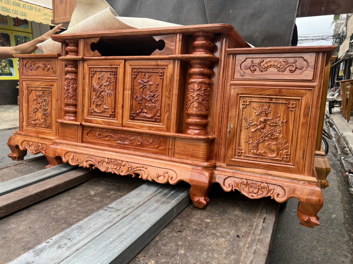 KỆ TIVI GỖ HƯƠNG CỘT NHO CHẠM HOA MAI DÀI 1M6-1M8-2M-2M2-2M4