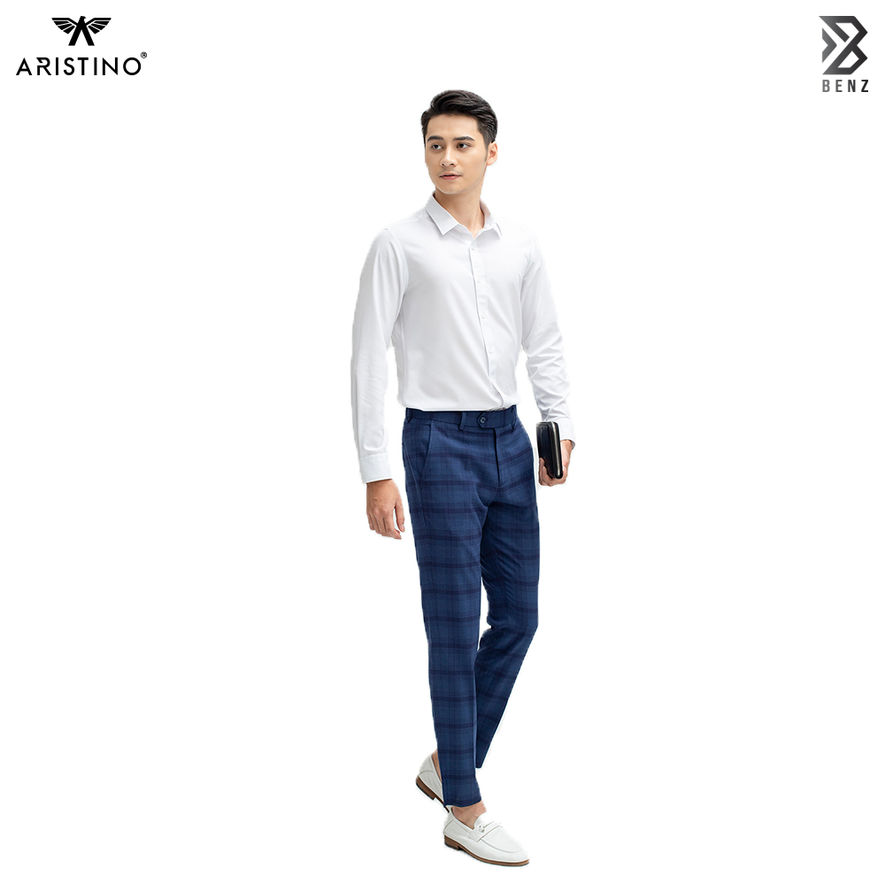 Áo sơ mi trắng dài tay không túi ARISTINO với thành phần 100% Micro Polyester cho bề mặt trơn bóng, mềm mại, ít bám bụi, dáng Slim fit gọn gàng lịch sự