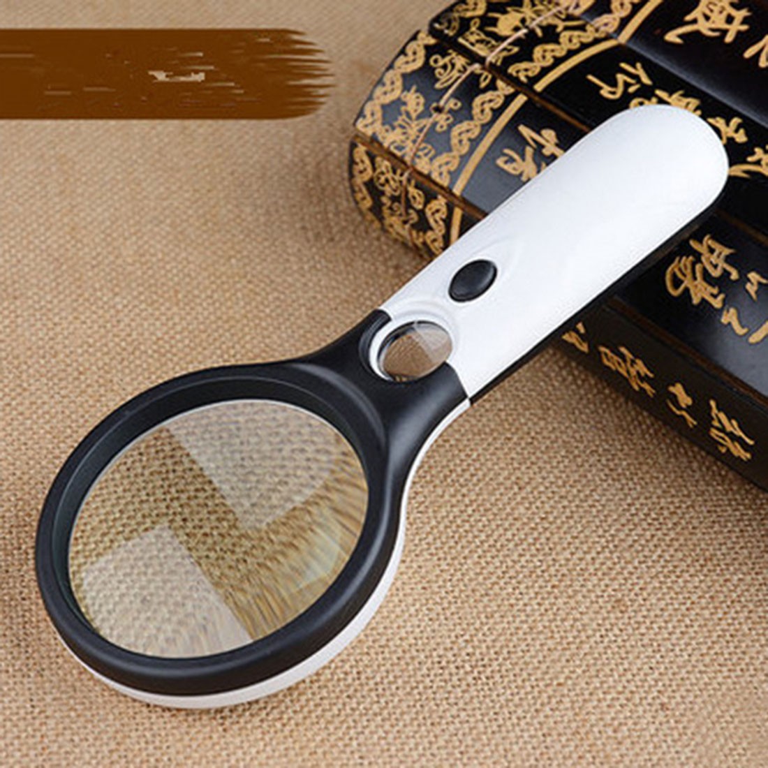 Kính lúp đọc sách báo dành cho người già