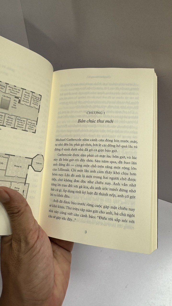 ÁO QUAN ĐÓNG NẮP - Agatha Christie - Tuấn Việt dịch - Nhà xuất bản Trẻ.